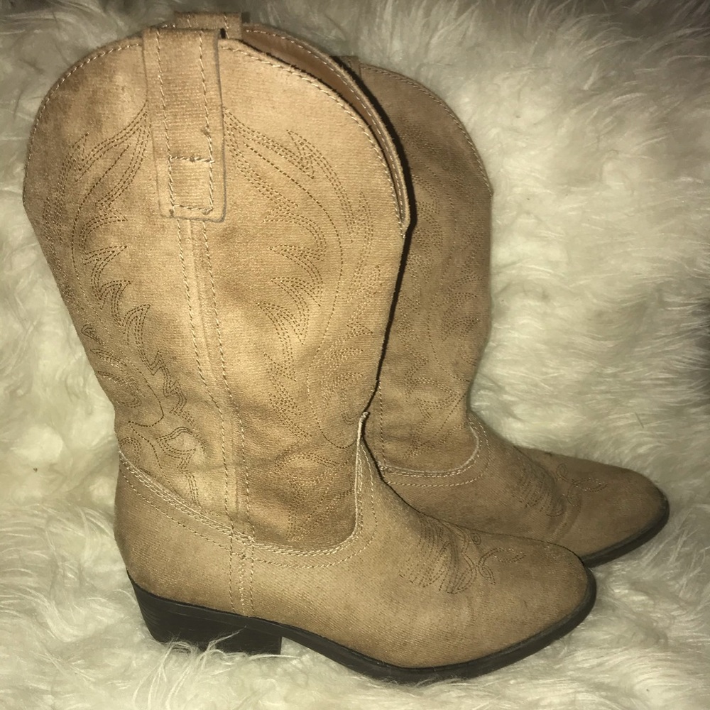Rampage brown suede cowgirl boots